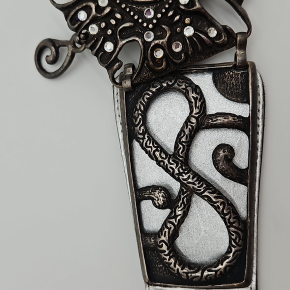 Silver Women\'s Leather Button Belt with Ornate Design 32\